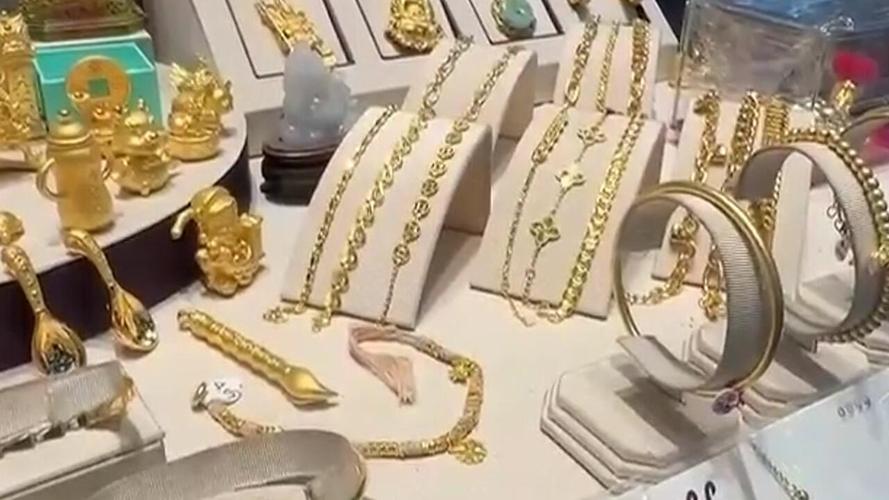 7777888888免费四肖和40万黄金当垃圾丢了与40万黄金当垃圾丢了会怎样